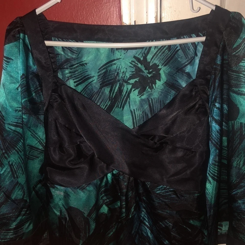 Apostrophe Green and Black Tropical Palm Print Top Large - Picture 10 of 13